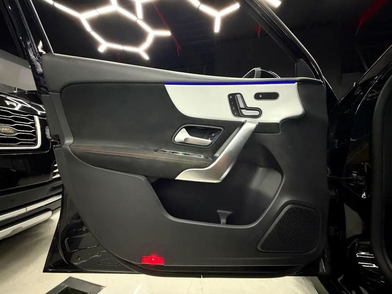 مرسيدس بنز A 35 AMG 4MATIC بريميوم