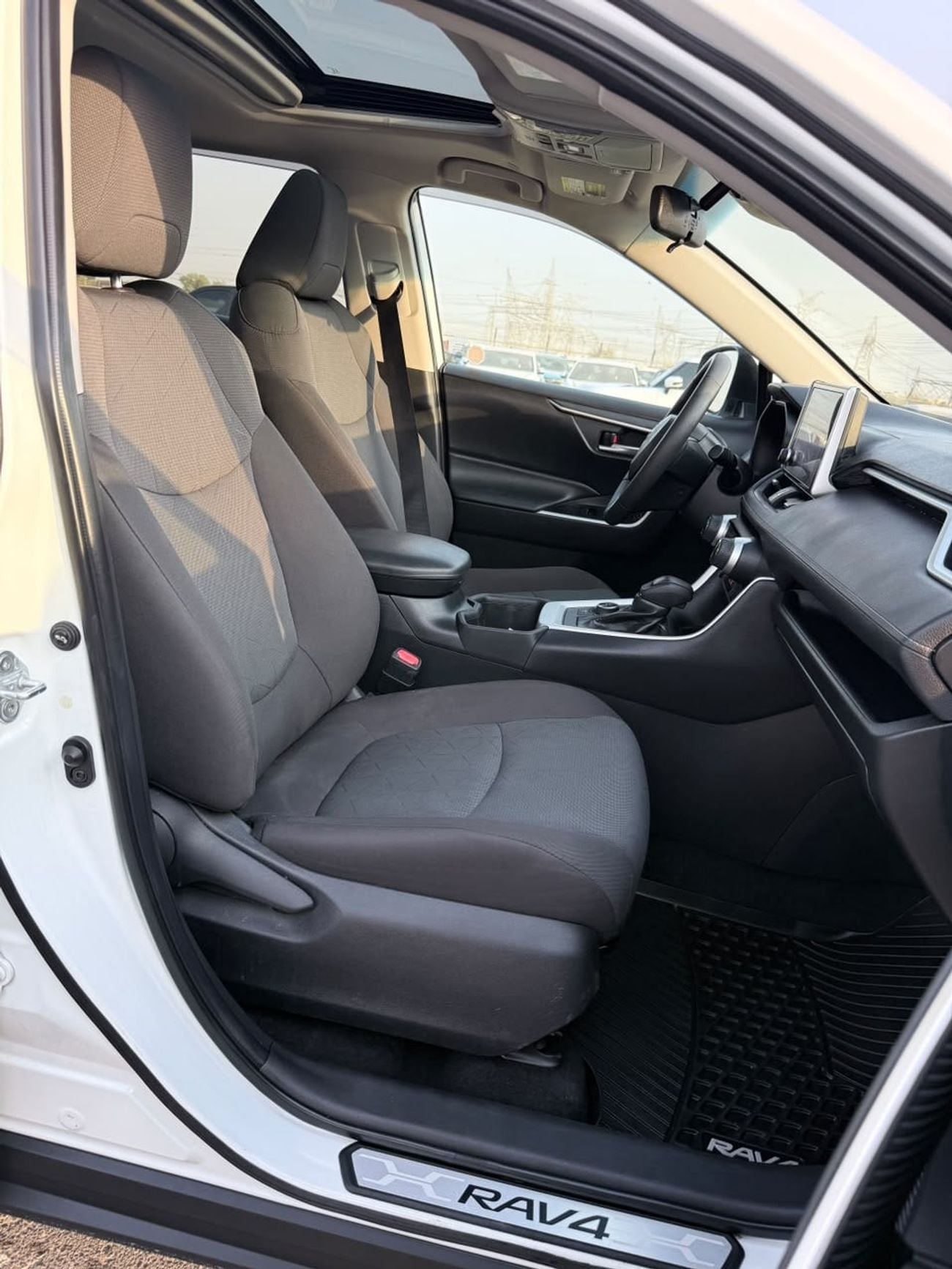 Toyota RAV4 XLE HEV Hybrid XLE Full option