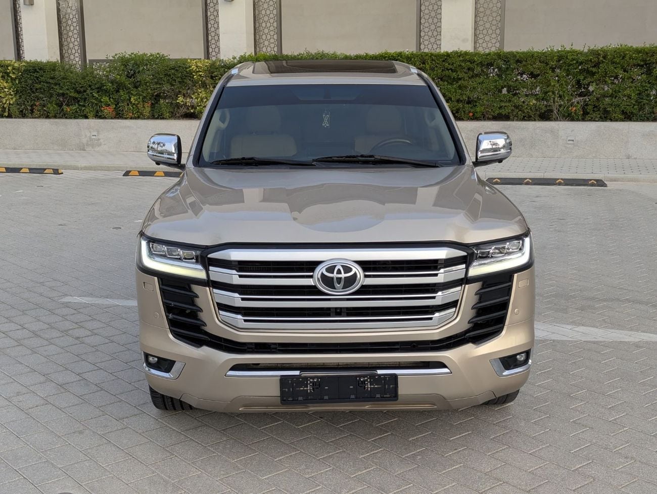 تويوتا لاند كروزر VXR توب