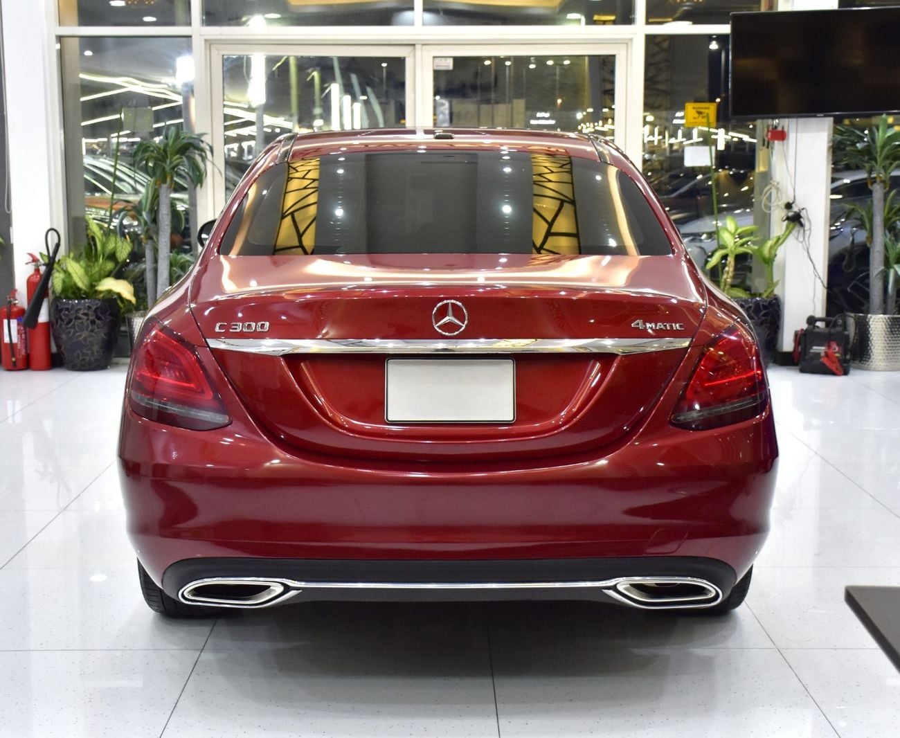 مرسيدس بنز C 300 STANDARD عرض ممتاز لسيارة مرسيدس بنز C300 4Matic (موديل 2021) باللون الأحمر وبمواصفات أمريكية