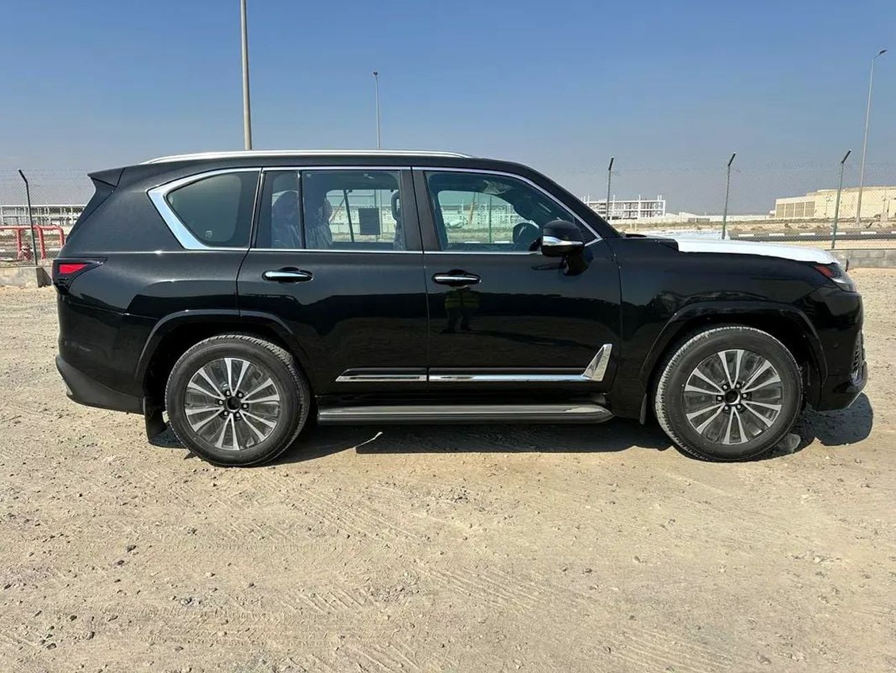 لكزس LX 600 سيجنتشر 2026 Lexus LX600 Signature (7-Seater) 3.5L V6 Twin-Turbo Petrol A/T 4WD Export Only