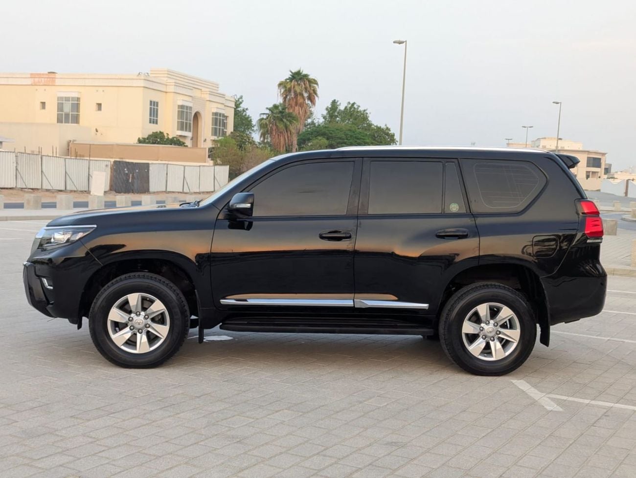 تويوتا برادو TX-L مواصفات خليجية، محرك V6 سعة 4.0 لتر، حالة داخلية وخارجية ممتازة