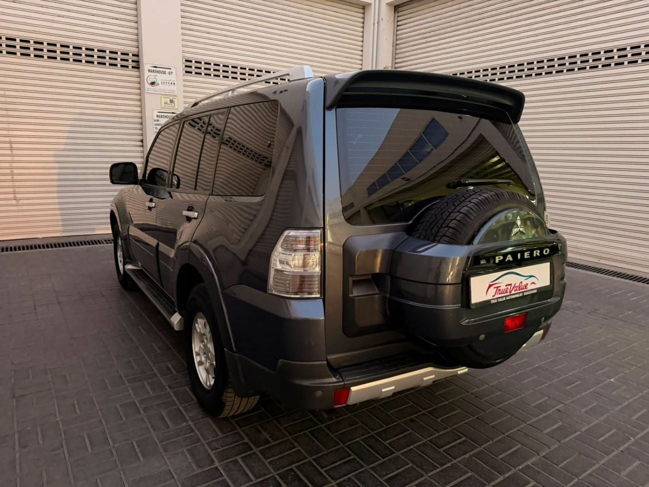 ميتسوبيشي باجيرو GLS HIGHLINE ميتسوبيشي باجيرو 2008 كاملة المواصفات، بدون رسوم خفية، بمواصفات خليجية، خالية من الحوادث.