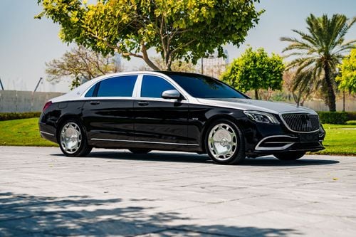 مرسيدس مايباخ S650 مايباخ V12 سيارة كاملة المواصفات، أوراقها سليمة، لم تتعرض لحوادث، خضعت لصيانة شاملة وجاهزة للانطلاق.