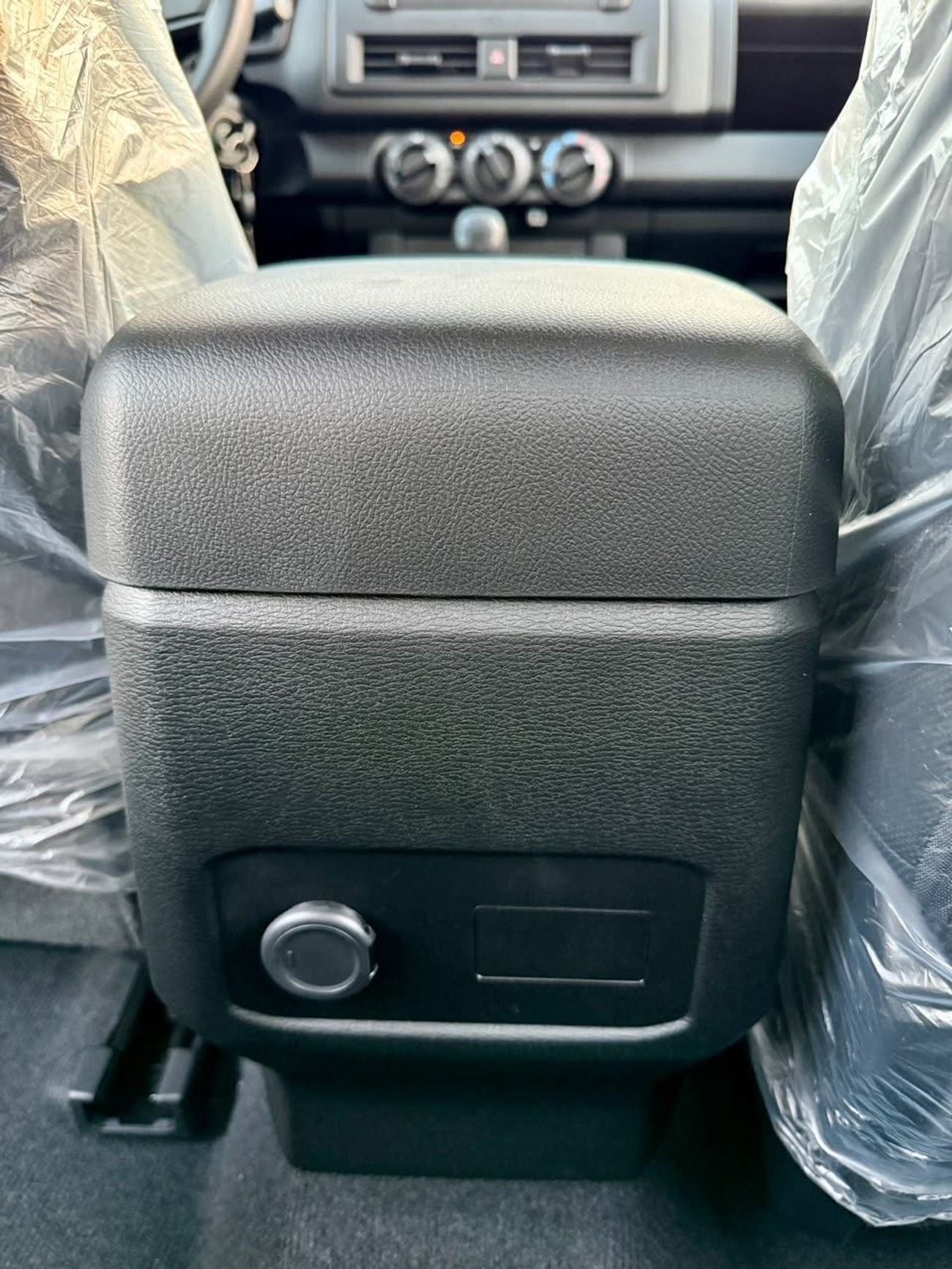 Mitsubishi L200 GLX MiTsUBiSHi - L-200 - M-Line - 2.4L - DC - MT - STaNDaRD - 2026 - WHiTE