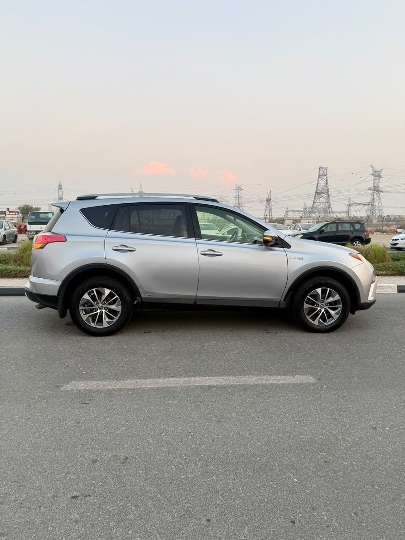 Toyota RAV4 XLE RAV4 XLE HV 4X4