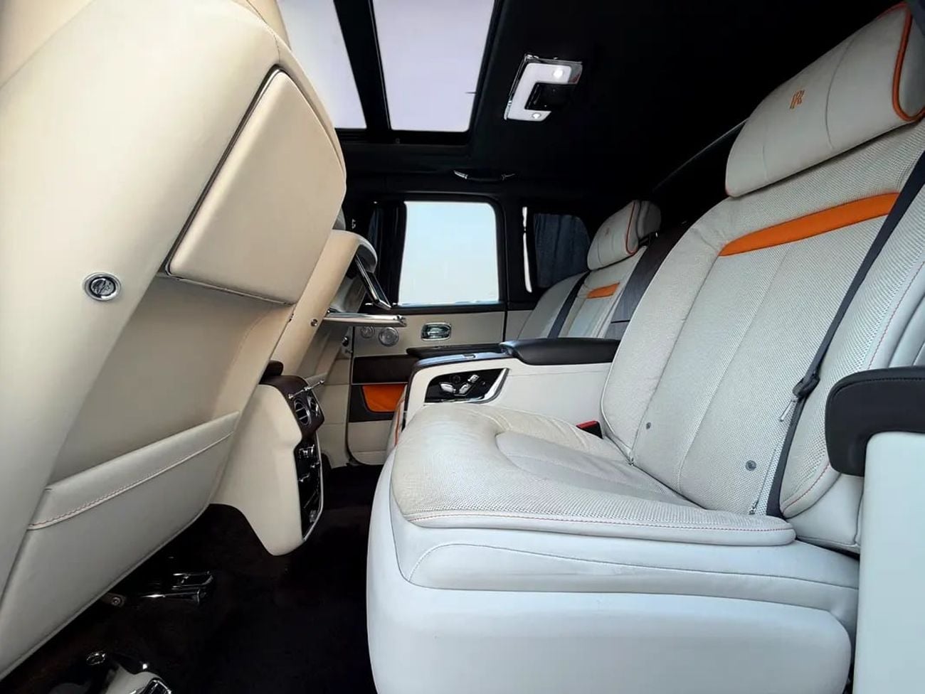 Rolls Royce Cullinan SILVER BADGE | GCC | ORIGINAL PAINT | AGMC SERVICE CONTRACT