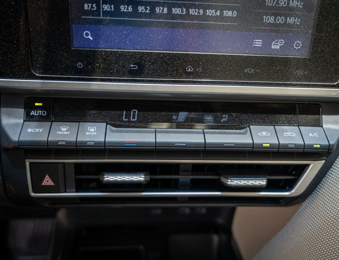 Toyota Camry E HEV 2.5L Automatic 2025