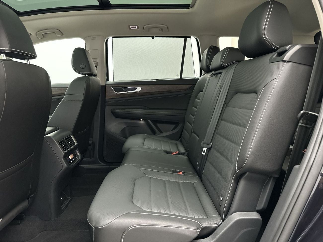 فولكس واجن تيرامونت COMFORTLINE Teramont 2.0L (Facelift 2) | Next-Gen Infotainment & Family Luxury | 34,100 AED SAVINGS