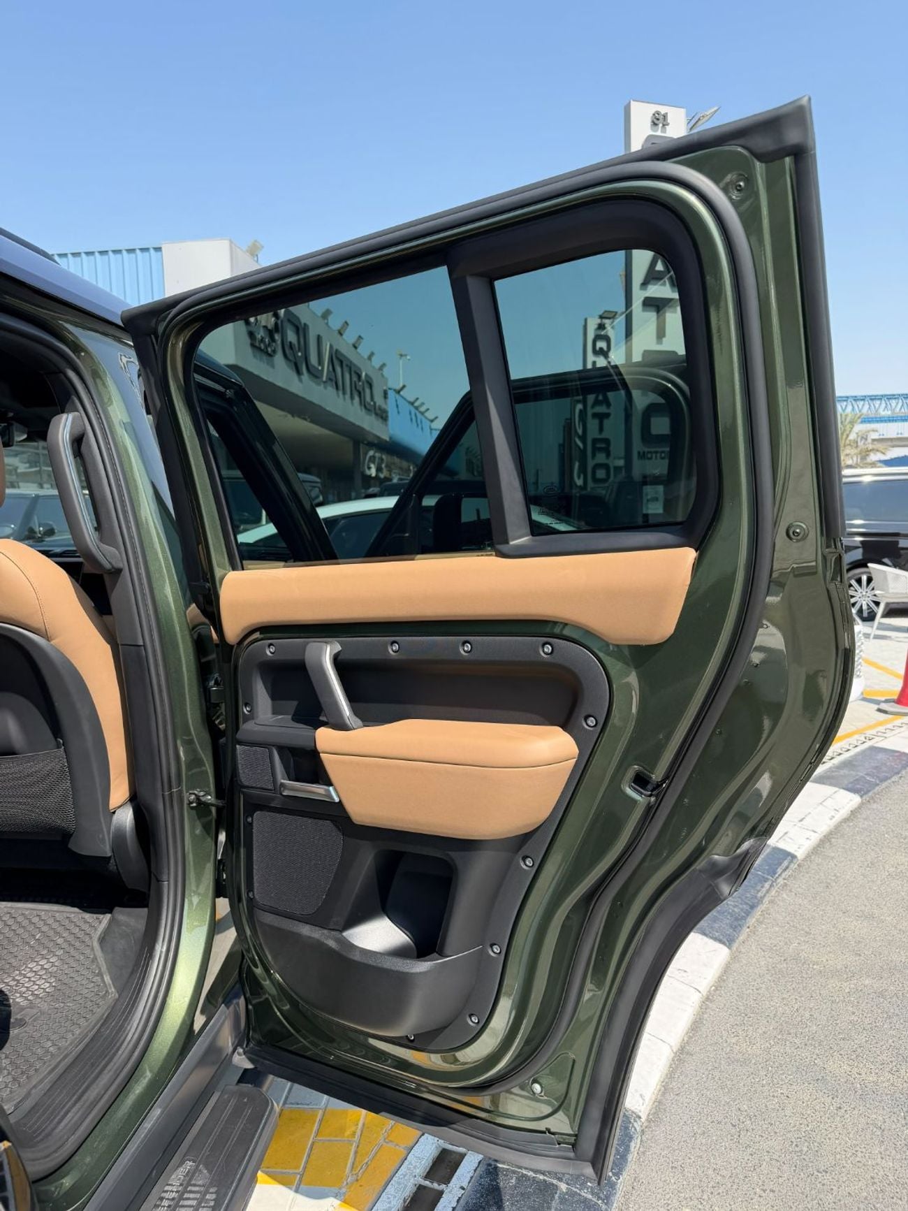 Land Rover Defender 110 X-DYNAMIC SE P400