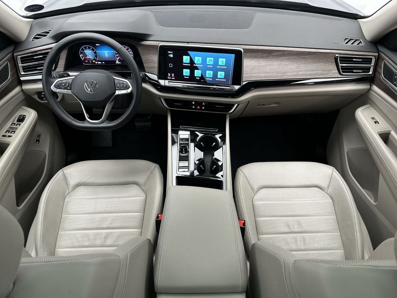 Volkswagen Teramont COMFORTLINE Teramont Comfortline Premium Leather 7-Seater SUV | Panoramic Sunroof | Desert Comfort Ready