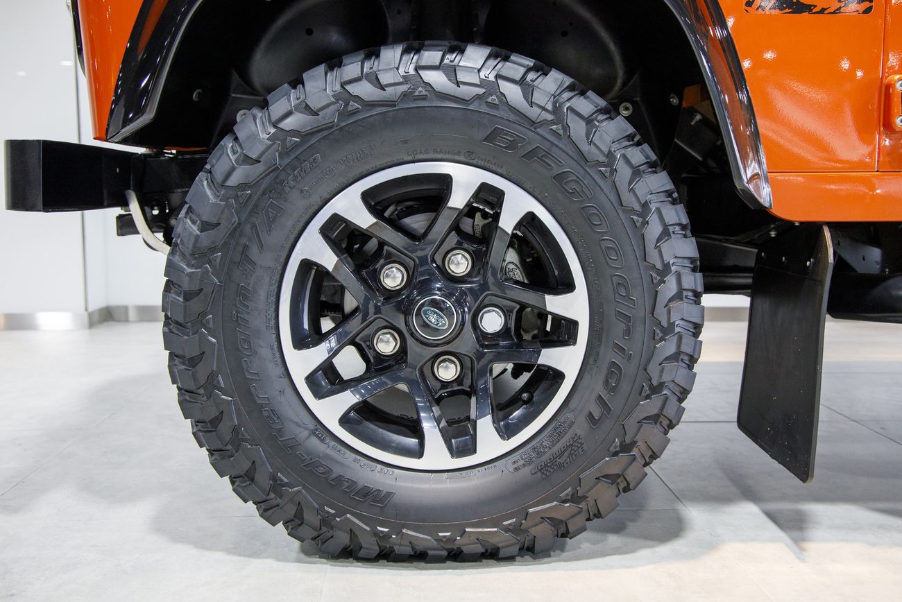 Land Rover Defender 90