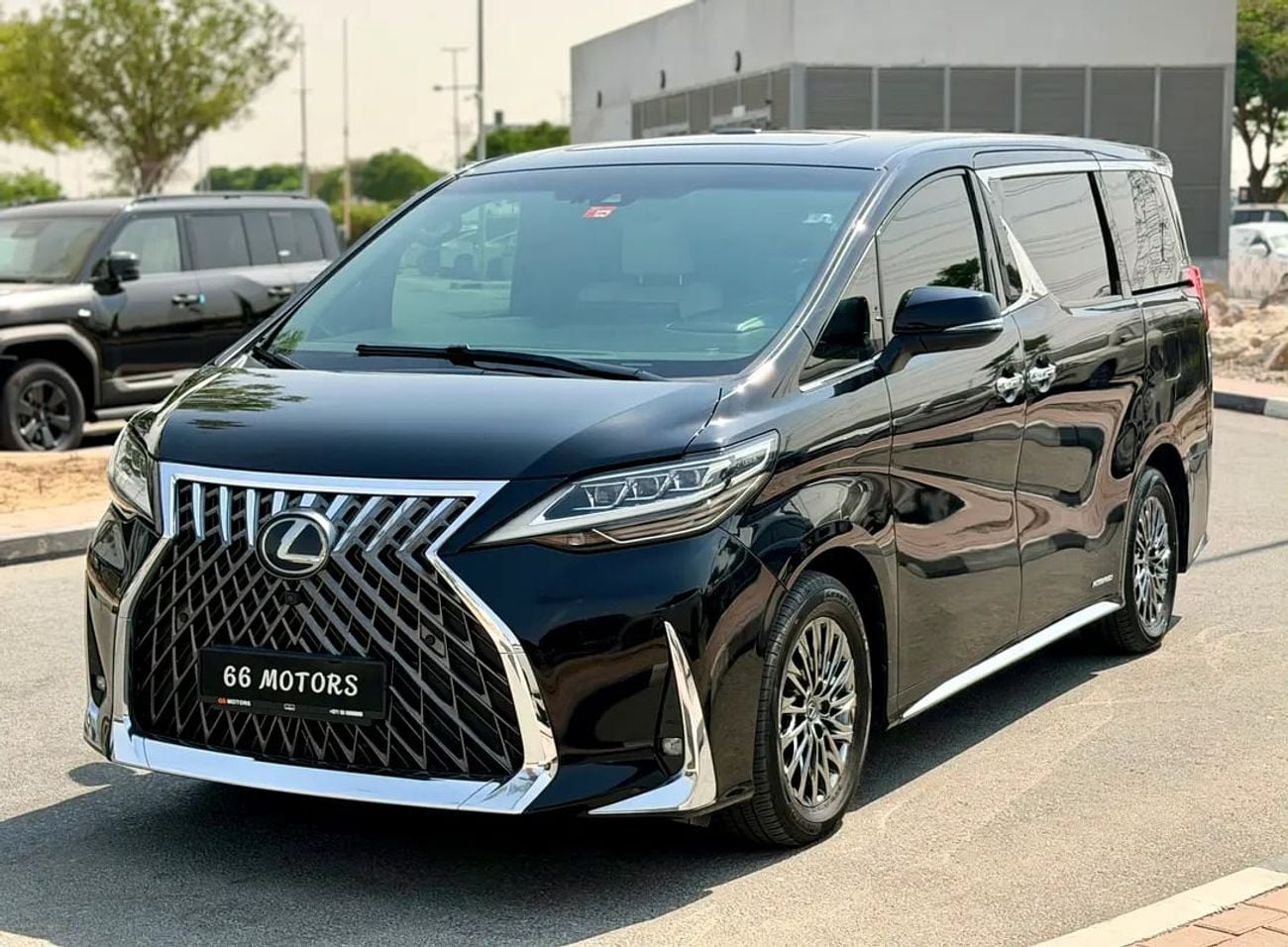 Lexus LM 300H LM 300h Hybrid | UAE - Excellent Condition | Regional Specs:
