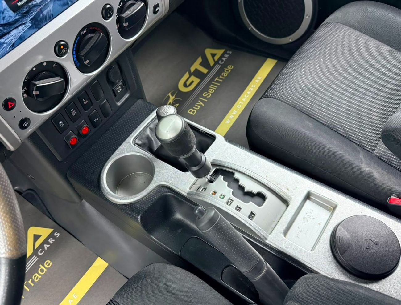 Toyota FJ Cruiser VXR 2014 Toyota FJ Cruiser VXR, Full Toyota Service History, GCC Specs