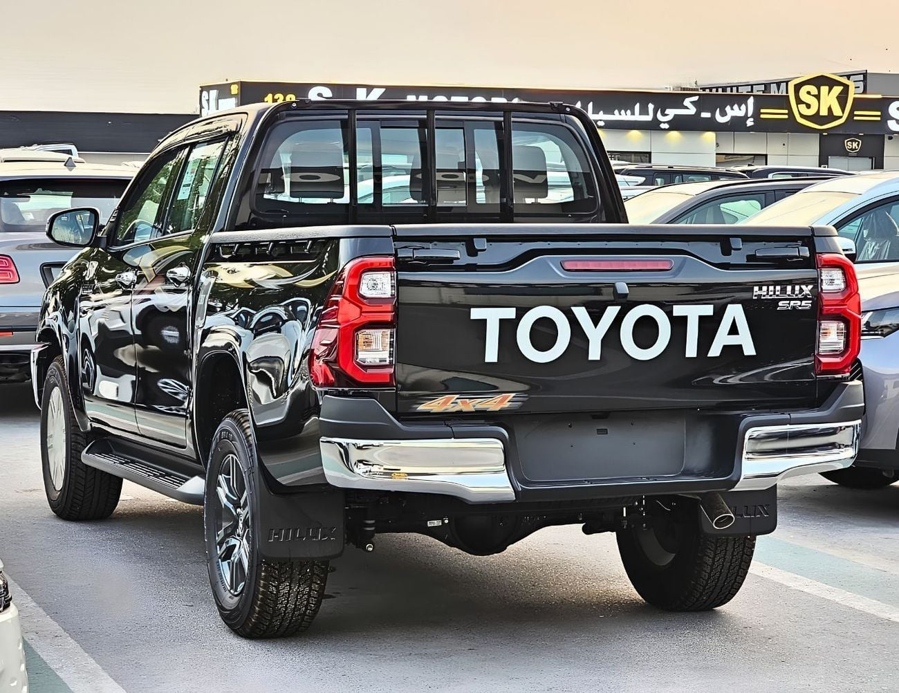 Toyota Hilux TOYOTA HILUX SR5 WIDE BODY || 2.7L PETROL V4 M/T 4WD | BLIND SPOT | WINDOW VISOR | REAR CAMERA | AUT