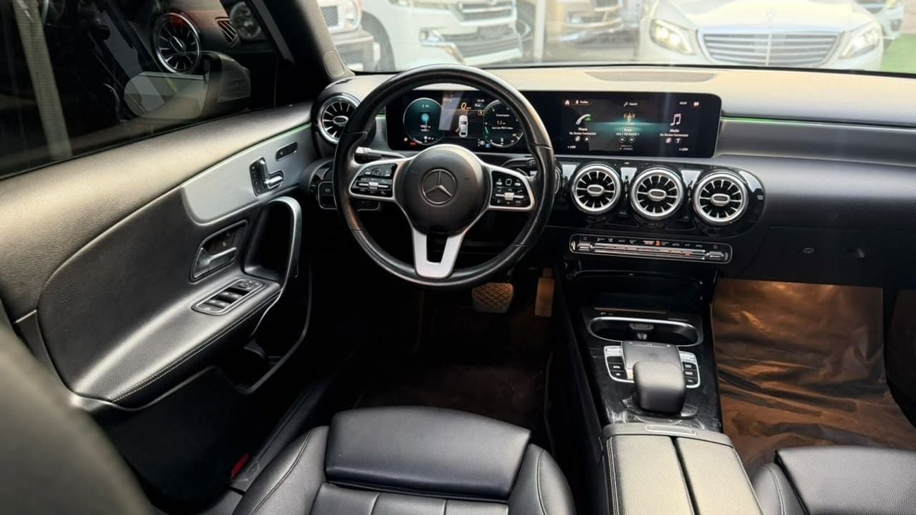 Mercedes Benz A220 STANDARD 2.0L 4-cylinder turbo (188 hp)