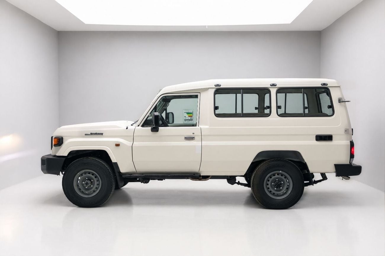 Toyota Land Cruiser 70 LC 78 HARDTOP 4.0L AT - White Inside Oak | Export Only