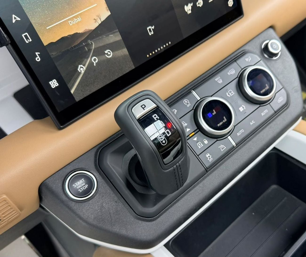 لاند روفر ديفندر 90 X-DYNAMIC HSE P400
