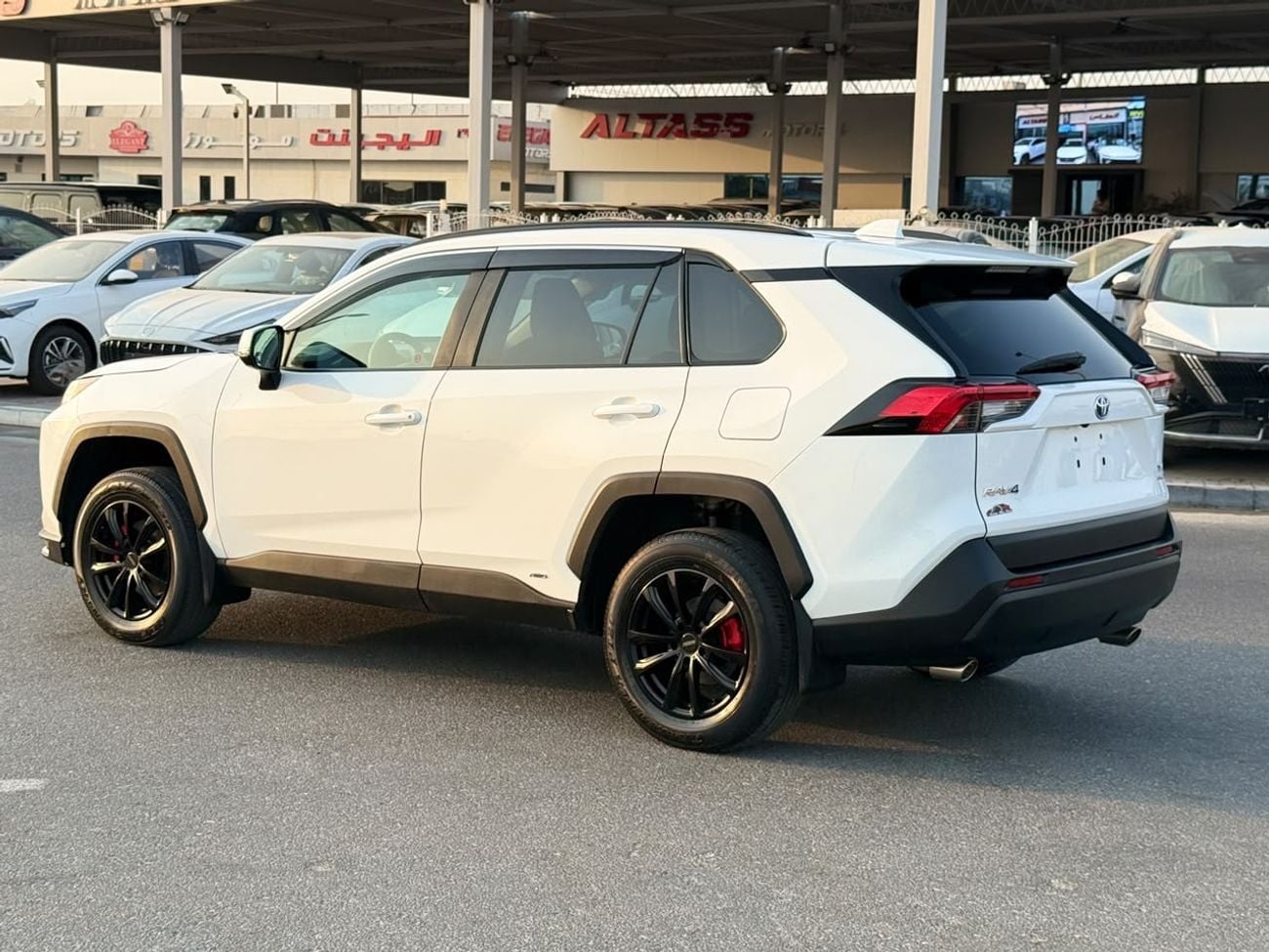 Toyota RAV4 XLE HEV Hybrid XLE Full option