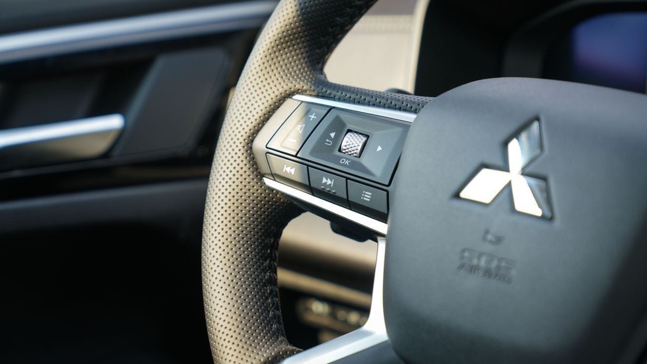 ميتسوبيشي آوتلاندر PREMIUM Mitsubishi Outlander 2026 – (G06) محرك 2.5 لتر – SUV – مواصفات خليجية – جاهزة