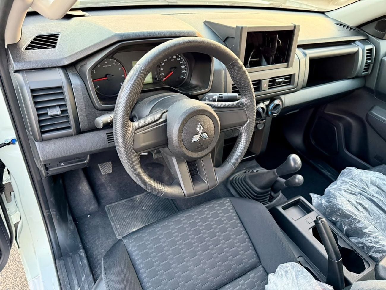 Mitsubishi L200 GLX MiTsUBiSHi - L-200 - M-Line - 2.4L - DC - MT - STaNDaRD - 2026 - WHiTE