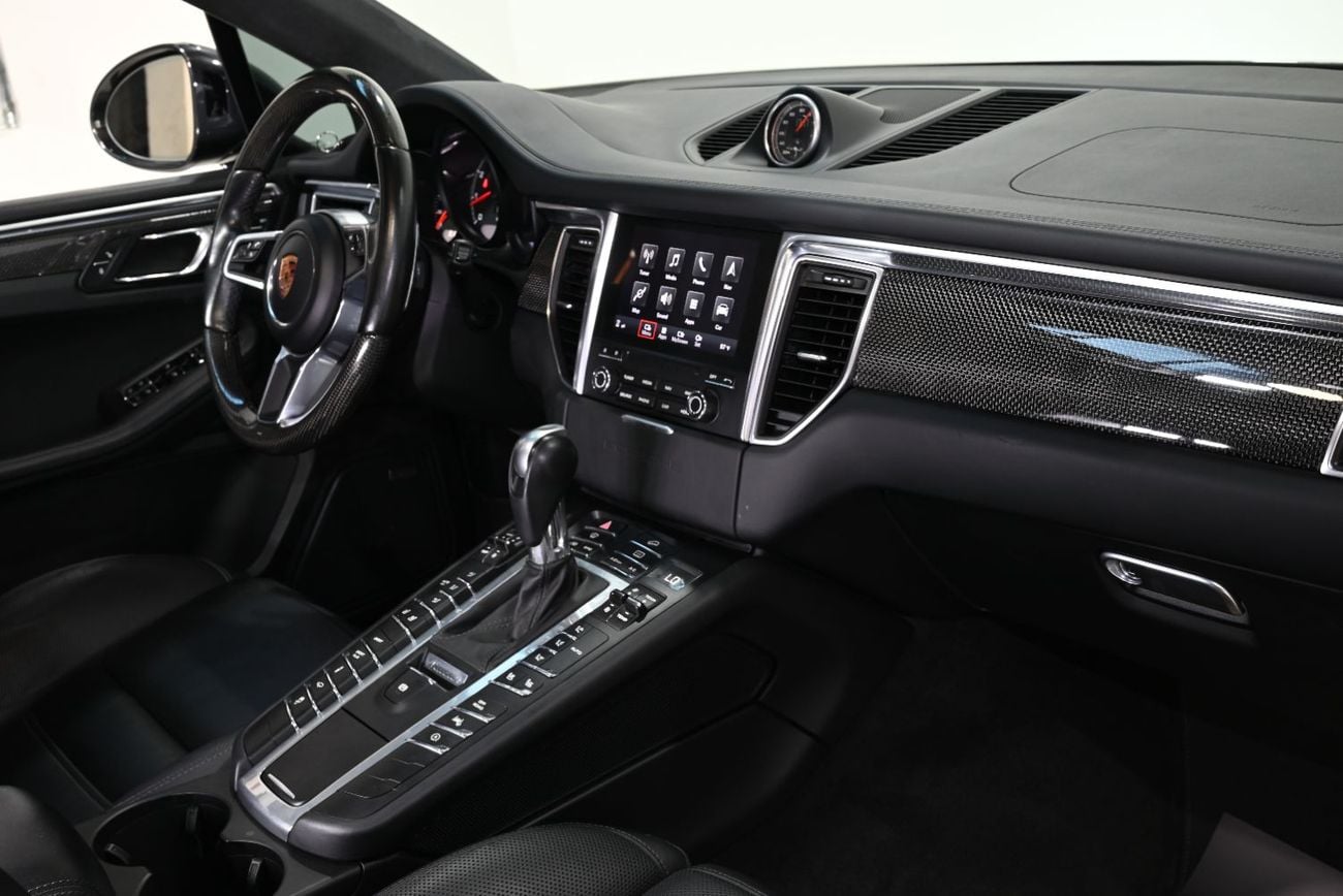 Porsche Macan TURBO 2017 Porsche Macan Turbo, Full Service History, Excellent Condition, GCC