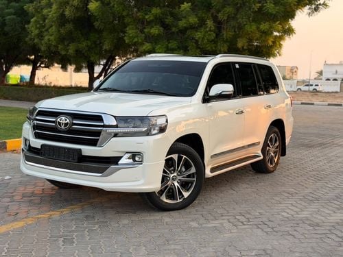 تويوتا لاند كروزر GXR سيارة جراند تورينج بمحرك V8