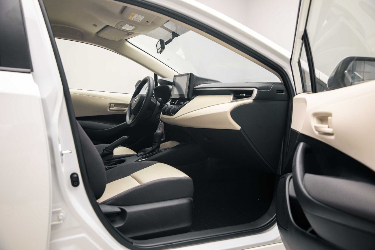 Toyota Corolla XLI E 1.6L - Super White Inside Formage | Export Only