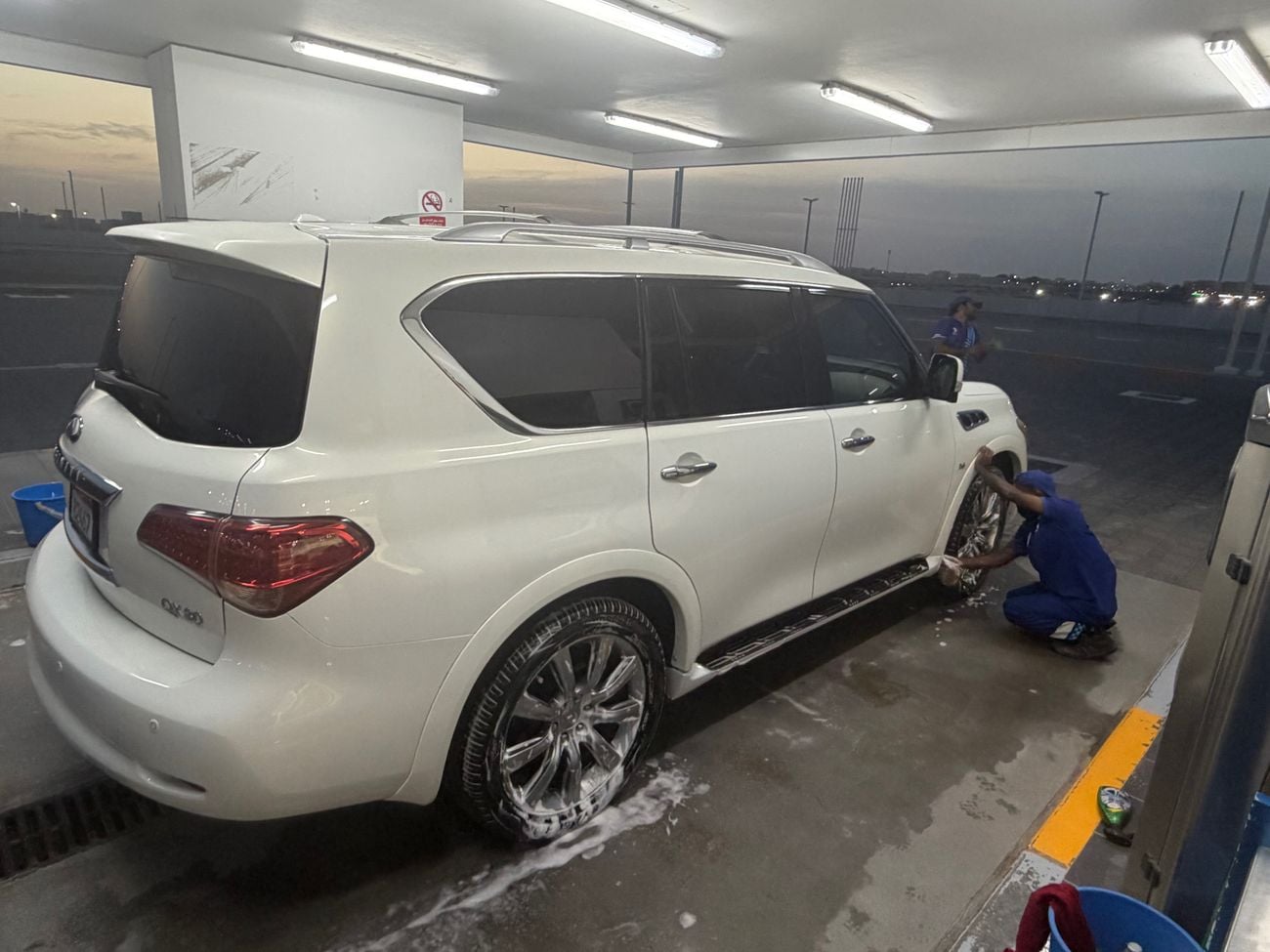 Infiniti QX80 LUXURY