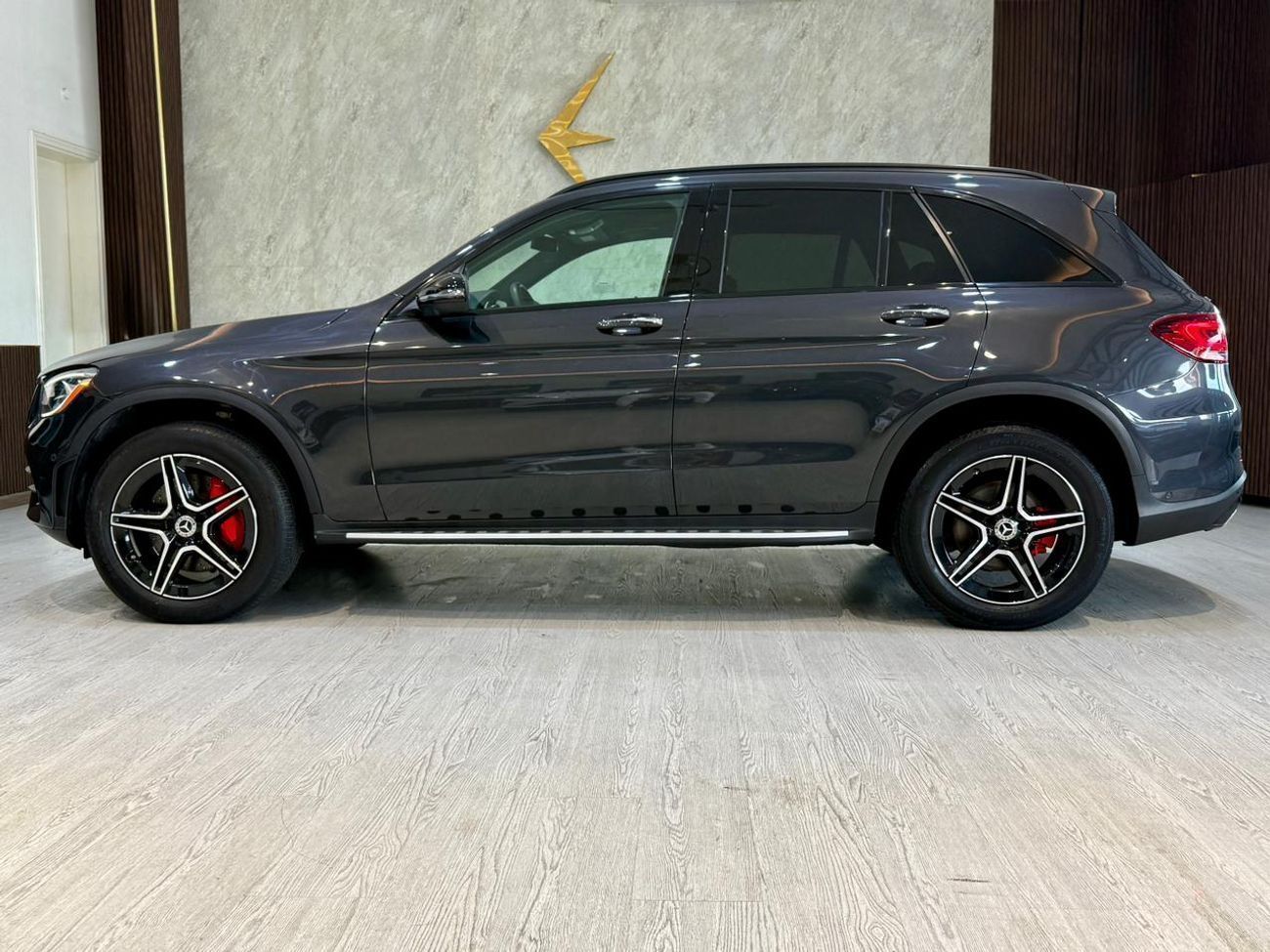 مرسيدس بنز GLC 300 STANDARD 4MATIC 2.0L
