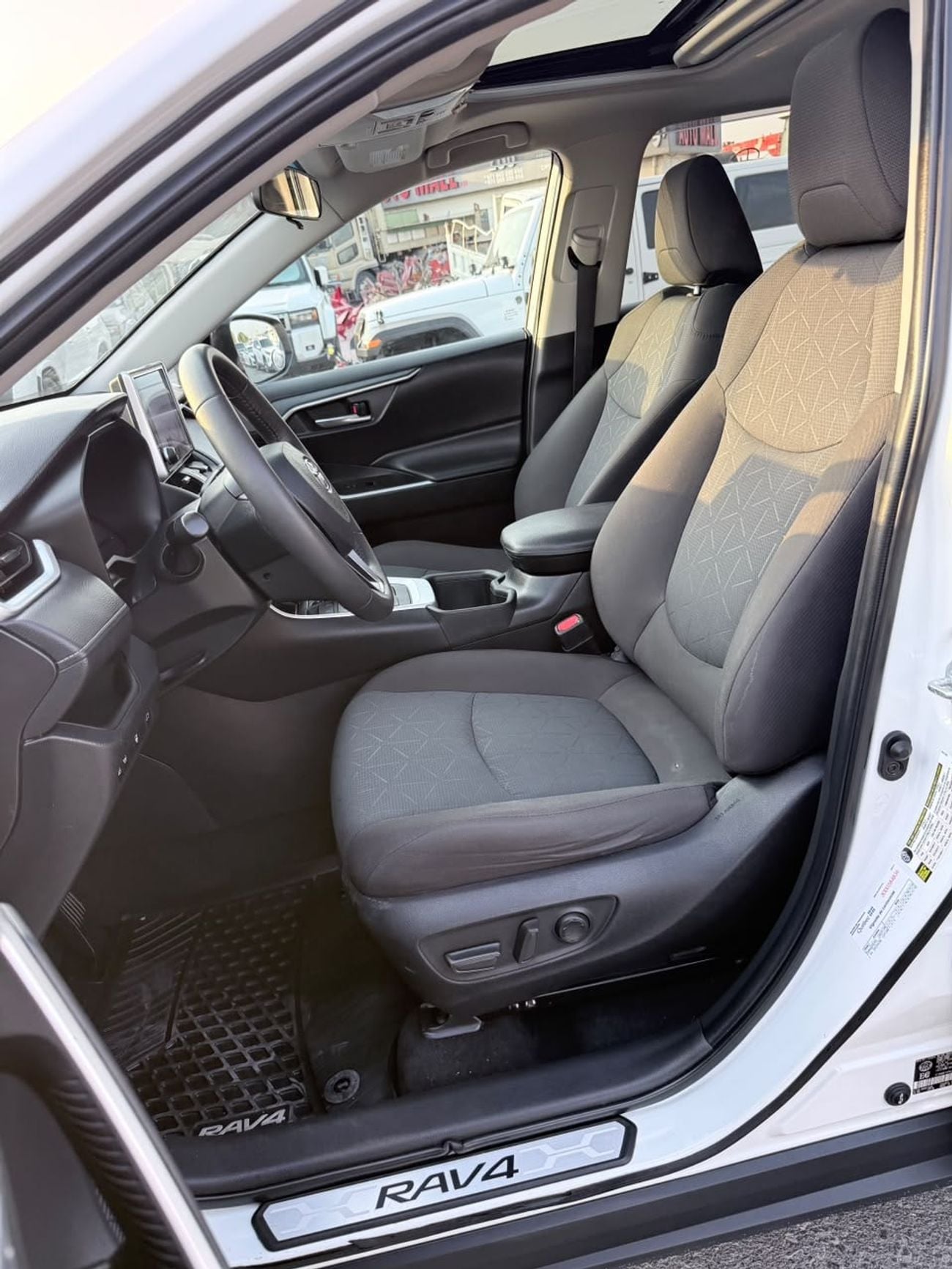 Toyota RAV4 XLE HEV Hybrid XLE Full option