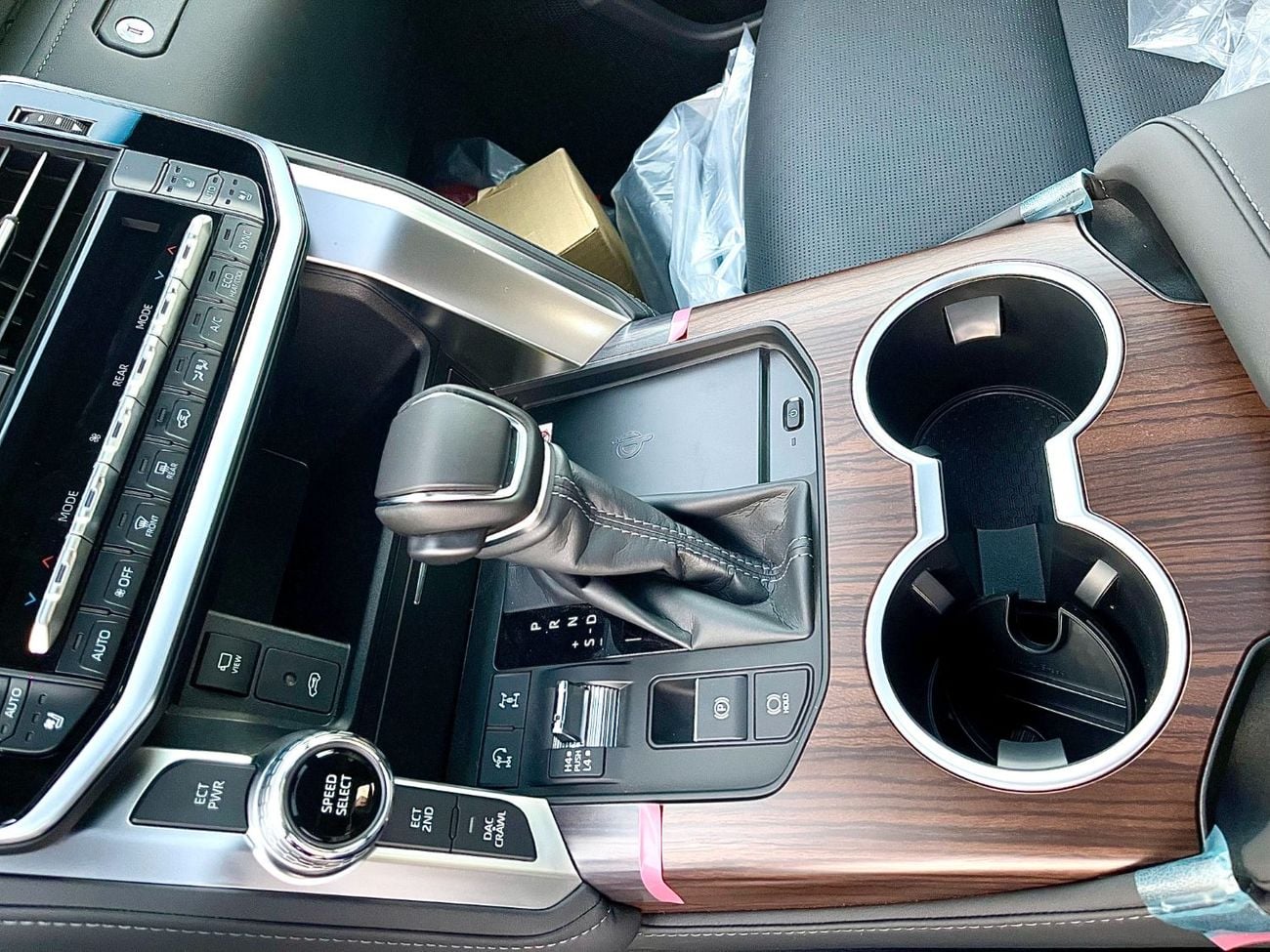 Toyota Land Cruiser VX LAND Cruiser VX 4.0 PETROL AT Omani Specs Fully Loaded | Soft Door closed | RADAR | JBL