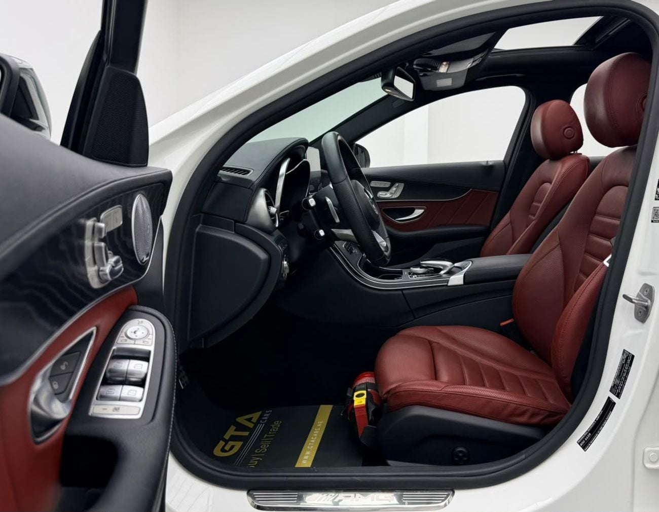 مرسيدس بنز سي 43 ايه ام جي STANDARD مرسيدس C43 AMG 4Matic موديل 2018، سجل صيانة كامل، كاملة المواصفات، بحالة ممتازة، خليجية