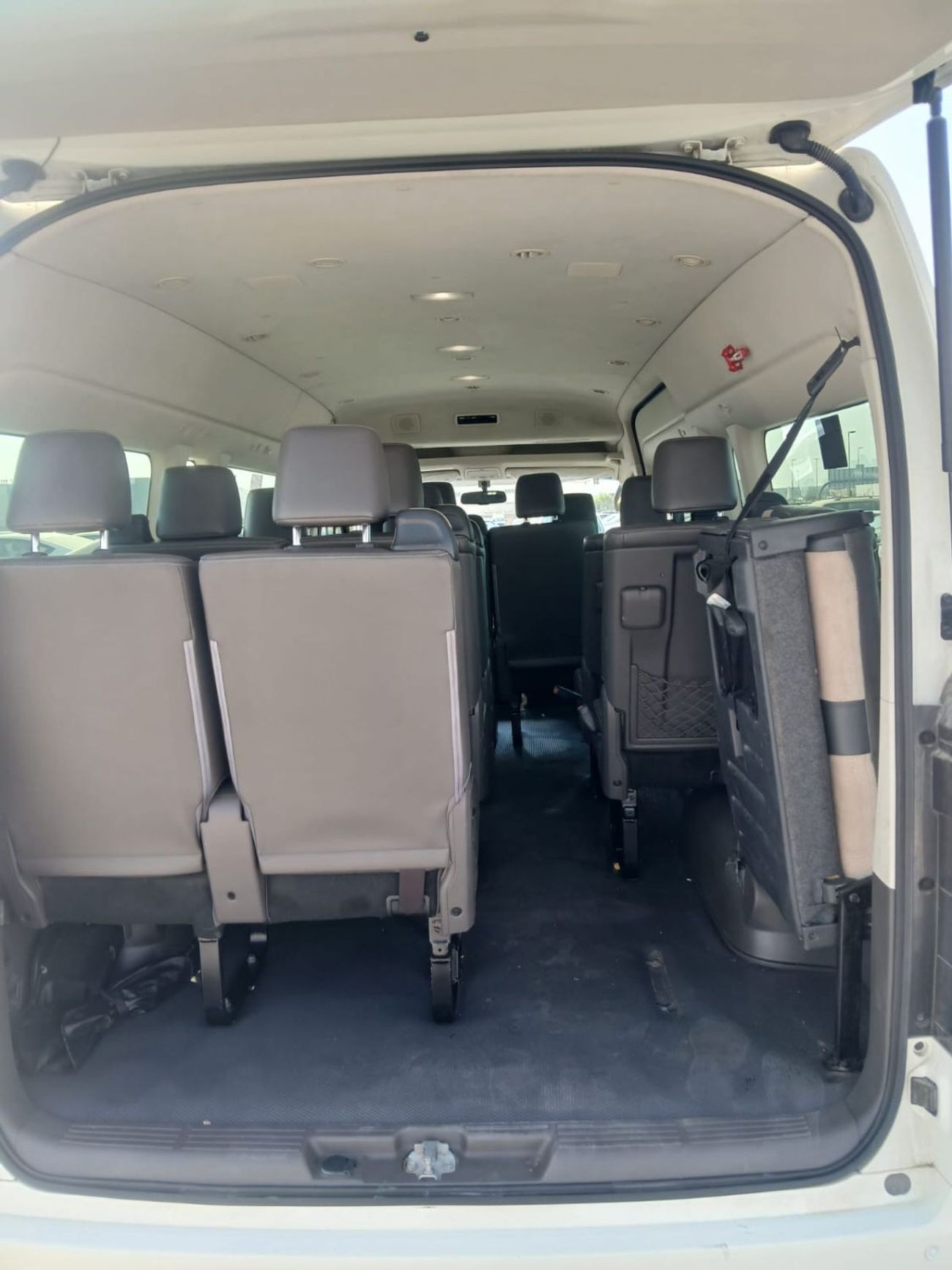 Toyota Hiace GL 2.8L Diesel Manual 9+ Seats 4 Doors