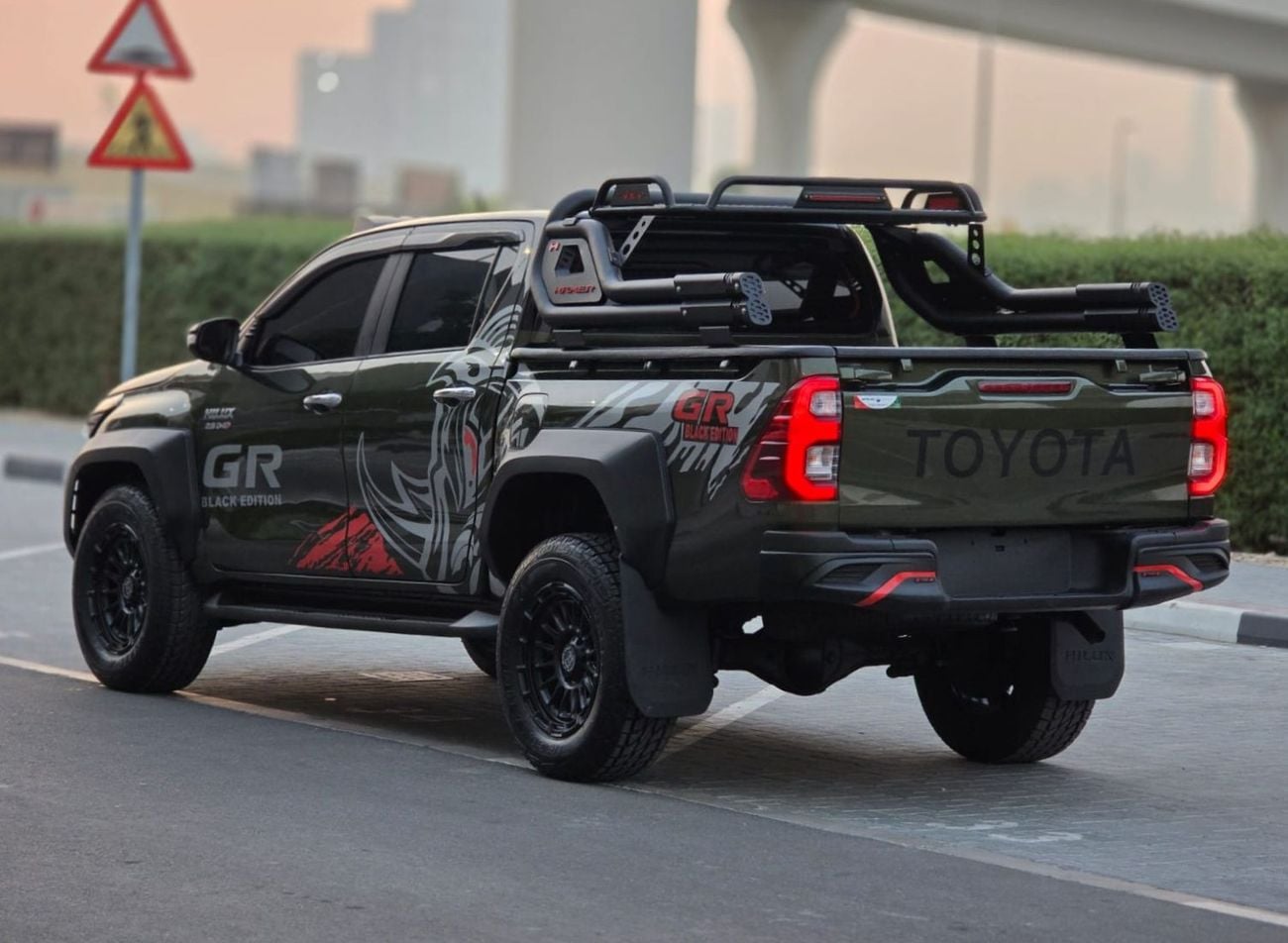 تويوتا هيلوكس GR Body Kit Installed - 2.8 - Diesel - 4WD - AT