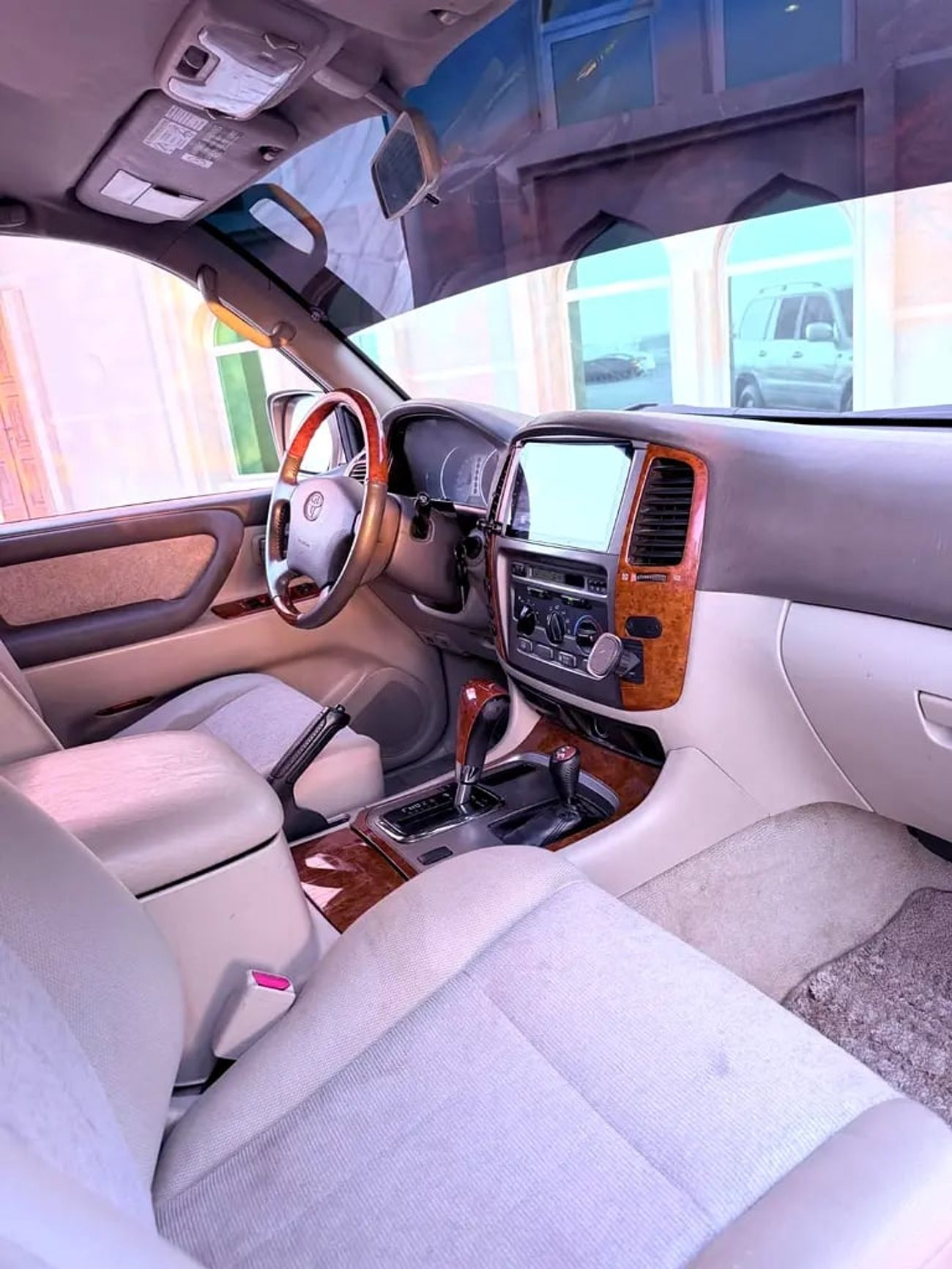 Toyota Land Cruiser لاند كروزر موديل GXR بحالة ممتازة GXR GCC Specs