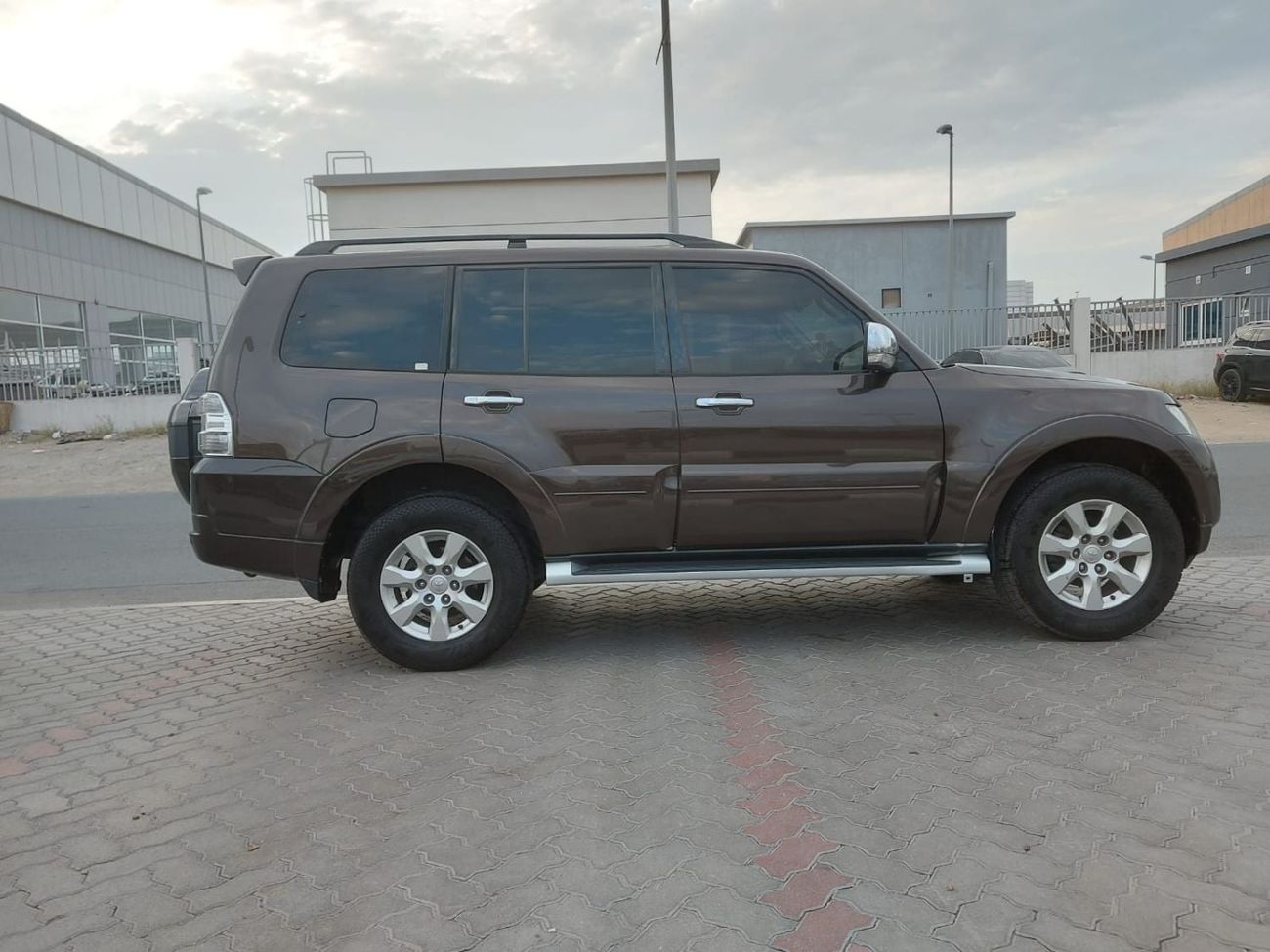 ميتسوبيشي باجيرو GLS MIDLINE