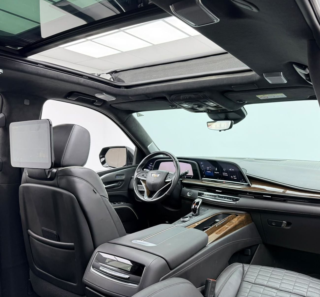 كاديلاك إسكالاد SPORT PLATINUM 2024 Cadillac Escalade Black Edition, 2028 Cadillac Warranty, Pilot Seats, GCC