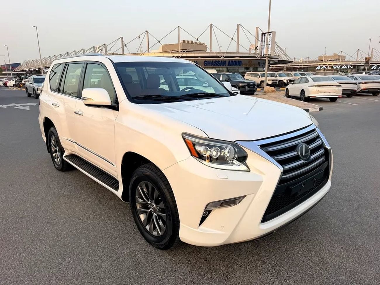 Lexus GX460 PLATINUM GCC Specs single owner