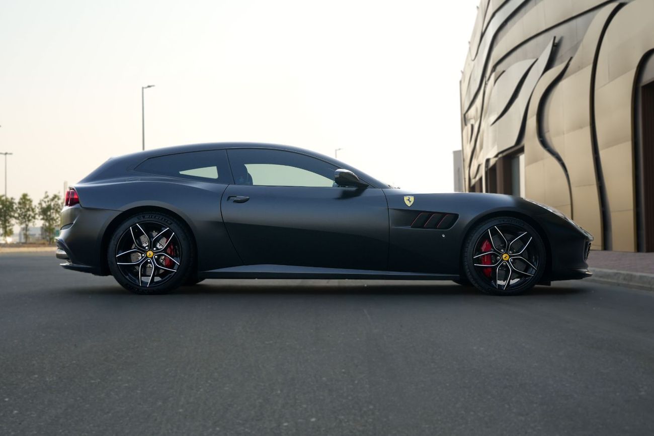 فيراري جي تي سي 4 لوسو LUSSO