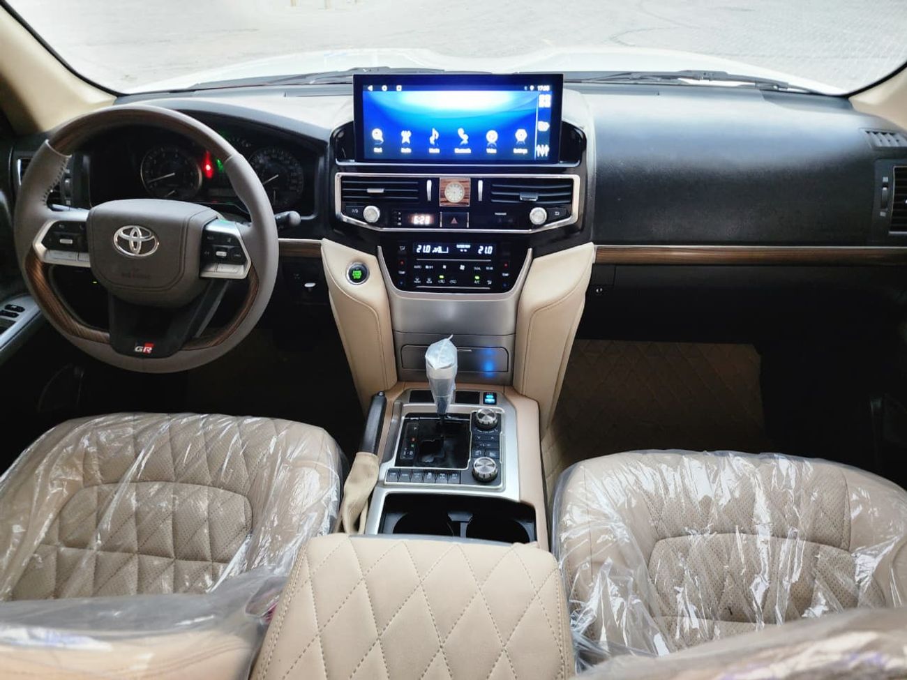 Toyota Land Cruiser GXR UPGRADE 2025