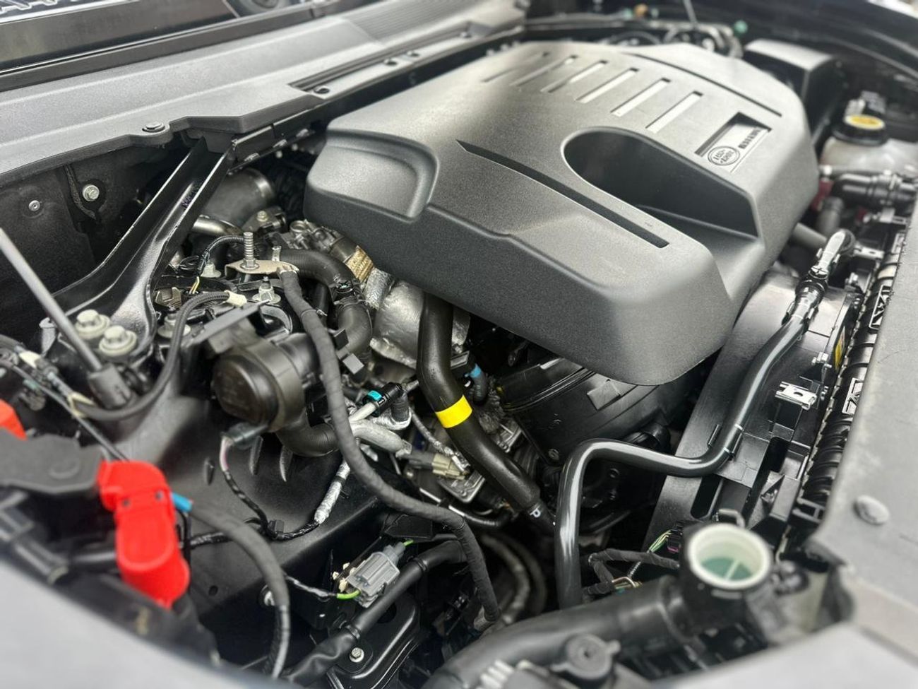 Land Rover Defender 2022