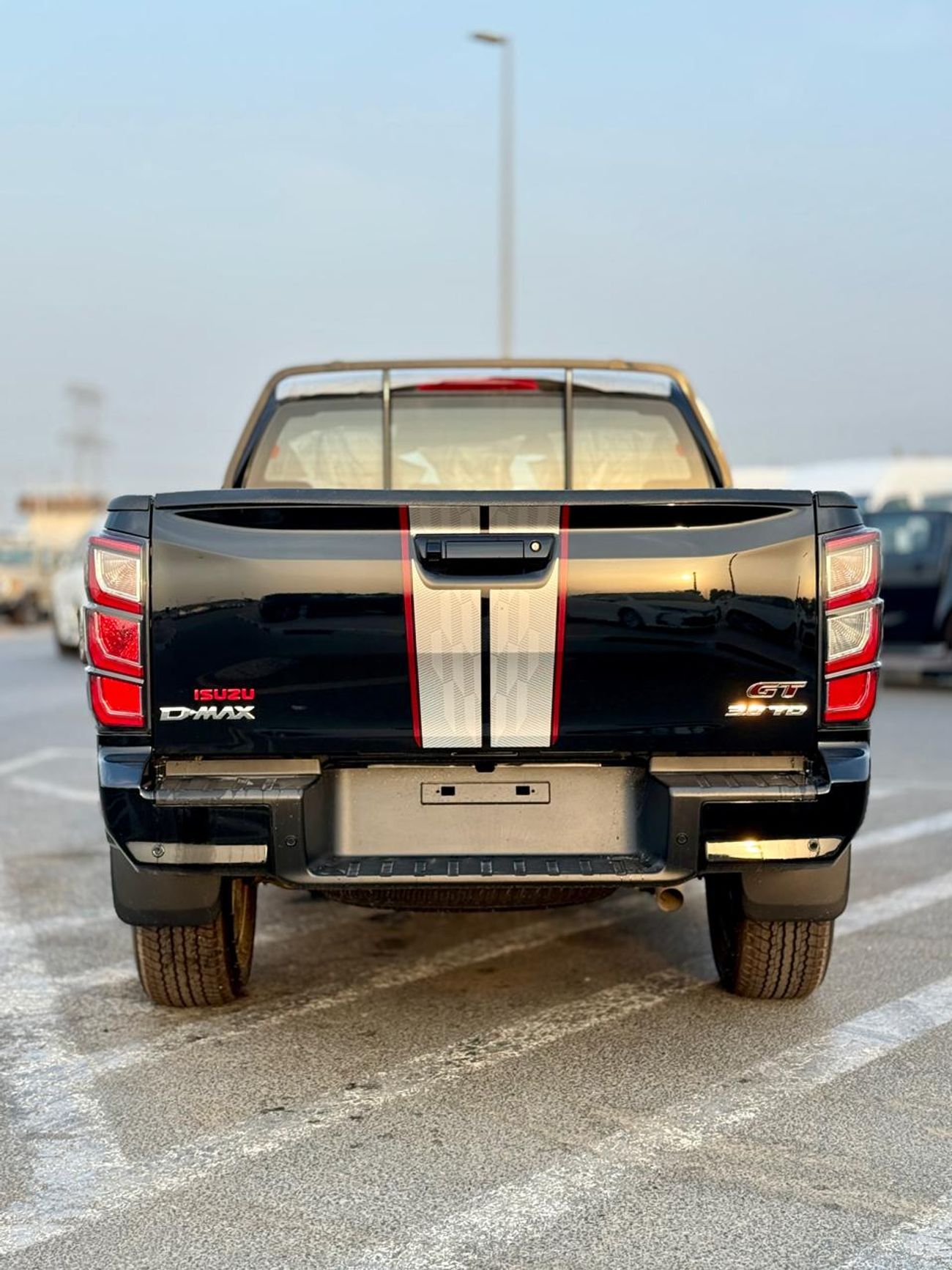 إيسوزو D ماكس ISUZU DMaX - 3.0L - CREW CaB - 4WD - GT - 2027 - BLACK ISUZU DMaX - 3.0L - CREW CaB - 4WD - 2027 - BLACK