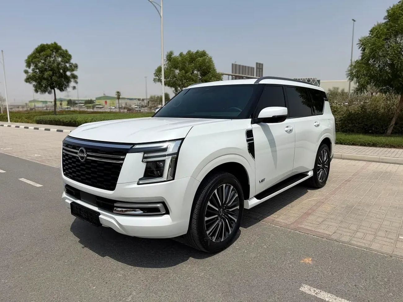 Nissan Patrol LE PLATINUM CITY 0% down payment - - LE Platinum city - Twin Turbo - GCC - Under Warranty - AWR
