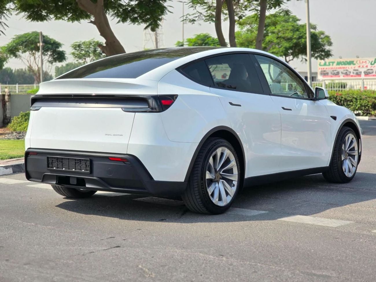 Tesla Model Y LONG RANGE TESLA MODEL Y LONG RANGE AWD PREMIUM 2025 GCC WITH 8 YEARS TESLA DUBAI AGENCY WARRANTY IN MINT COND