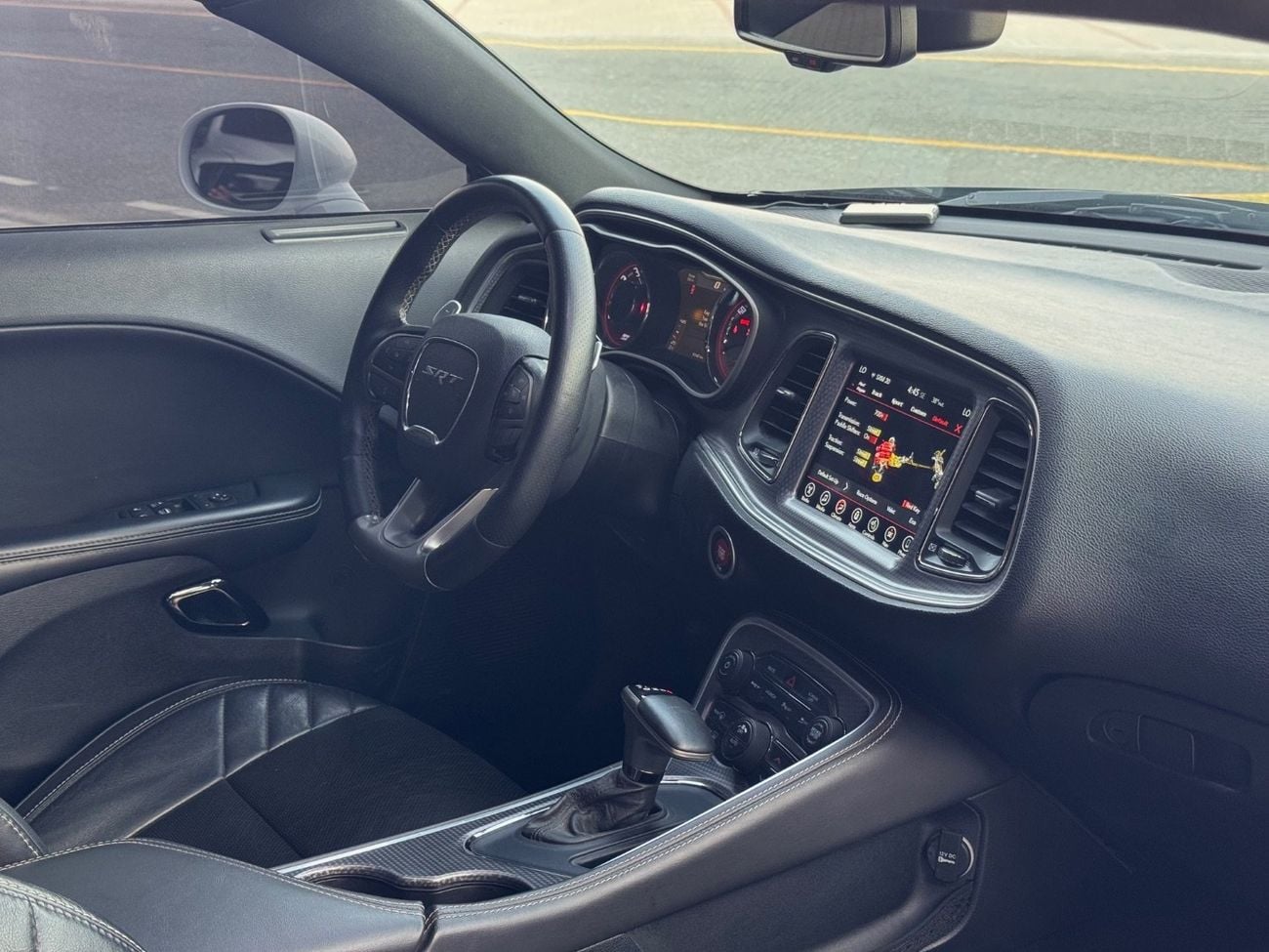Dodge Challenger HELLCAT 707HP / 6.2L V8 / LOW MILEAGE / SUNROOF / LEATHER SEATS / BLIND SPOTS / REMOTE START