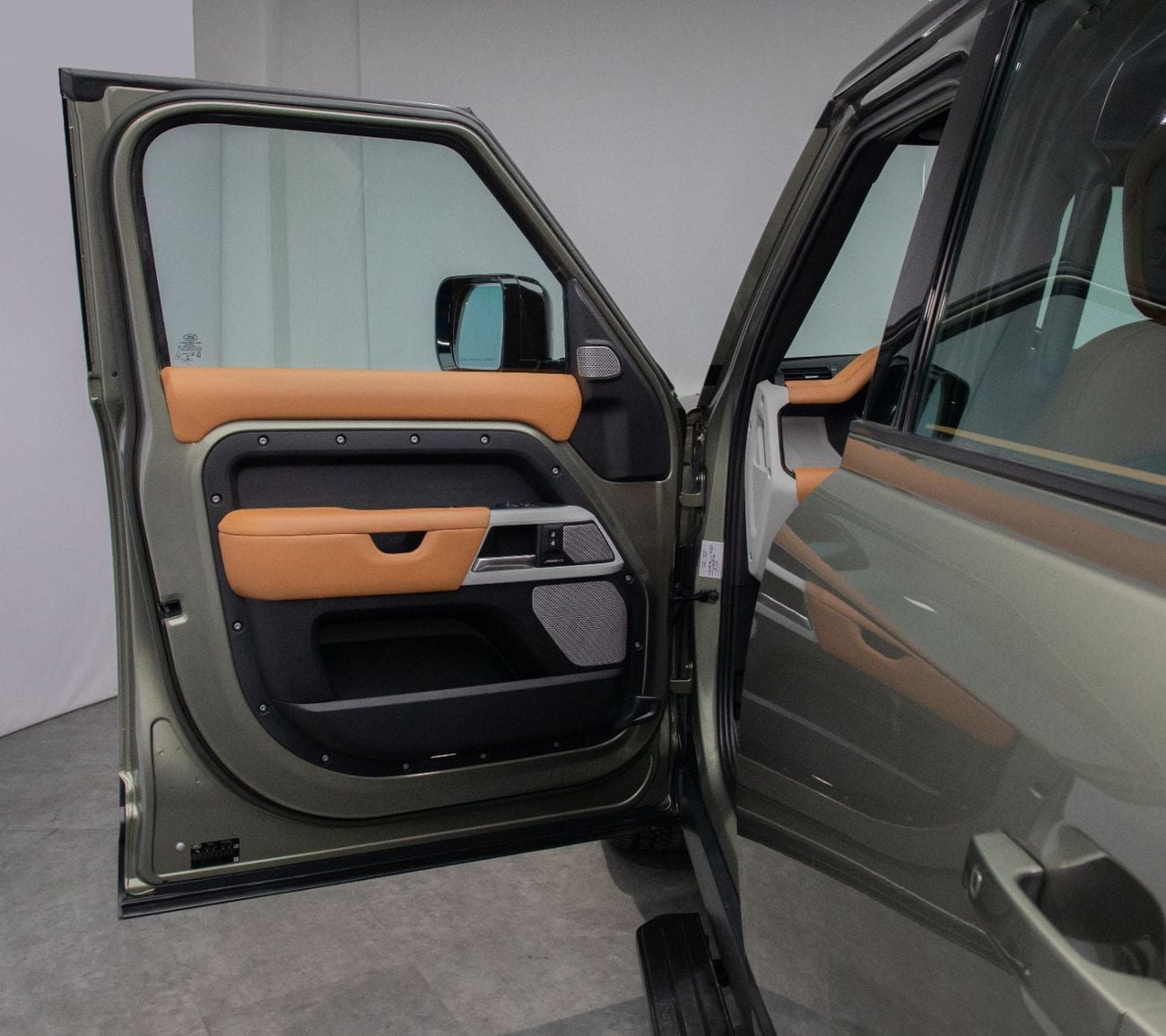 لاند روفر ديفندر 130 SE P400