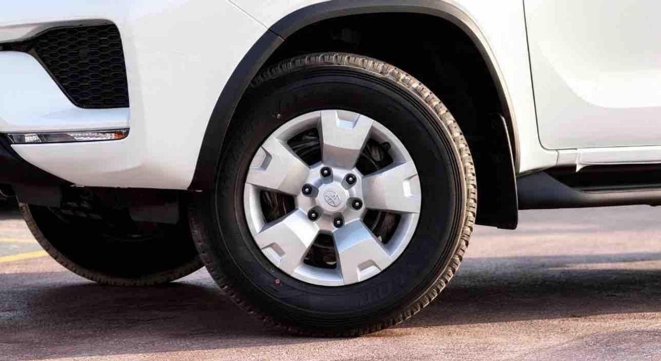 Toyota Fortuner SR5 2.7 V4 SR5 4WD WHITE TAN DIGITAL AC YM2026 EXPORT ONLY