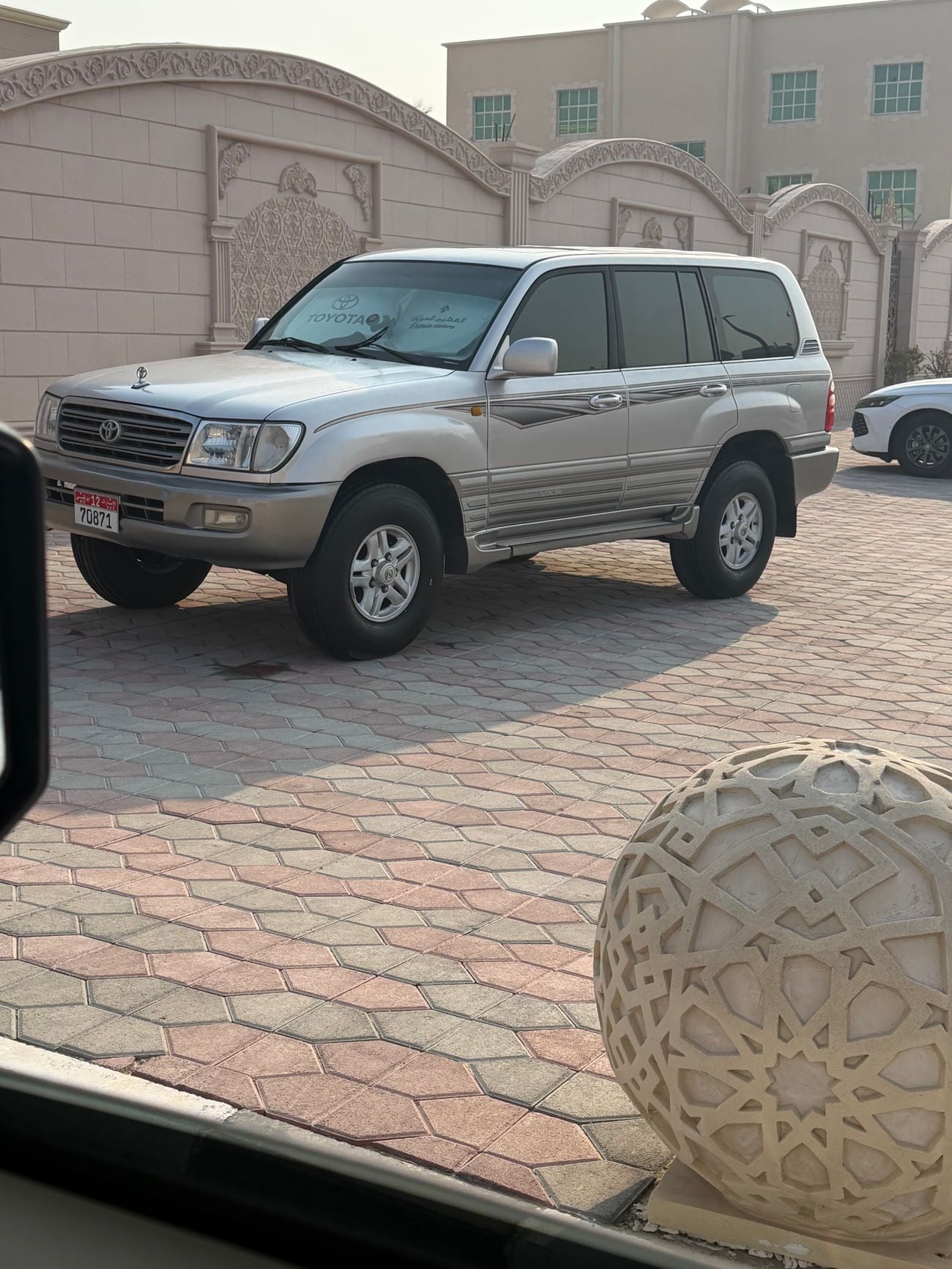 Toyota Land Cruiser VXR MID
