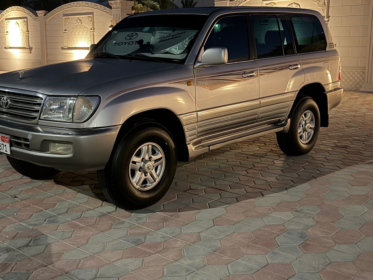 Toyota Land Cruiser VXR MID